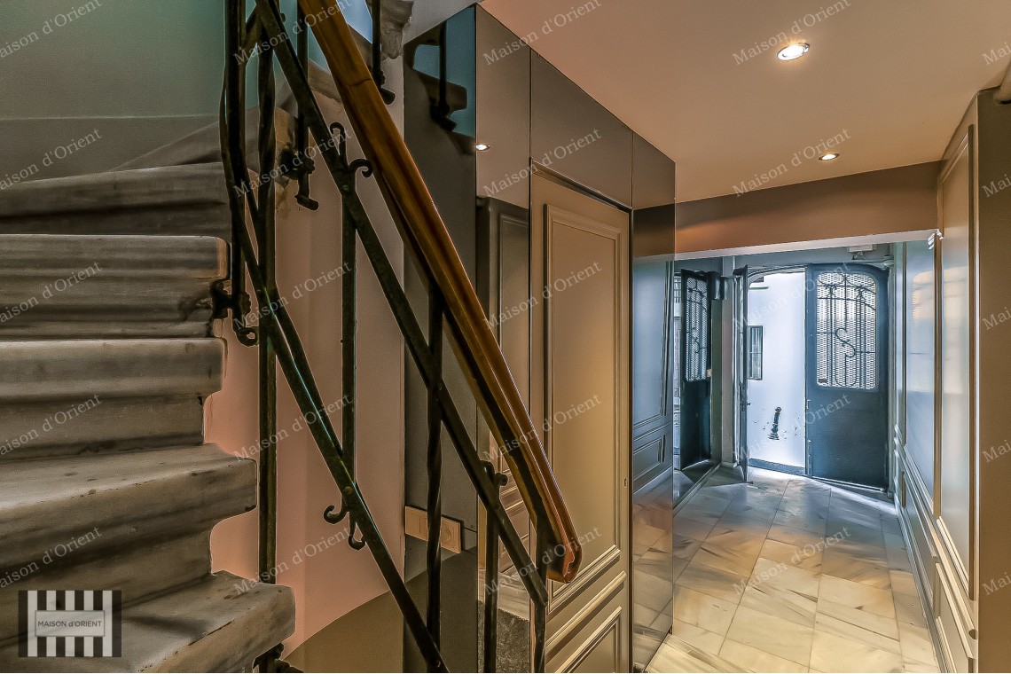 Historical Ojeni Building for Sale in Galata