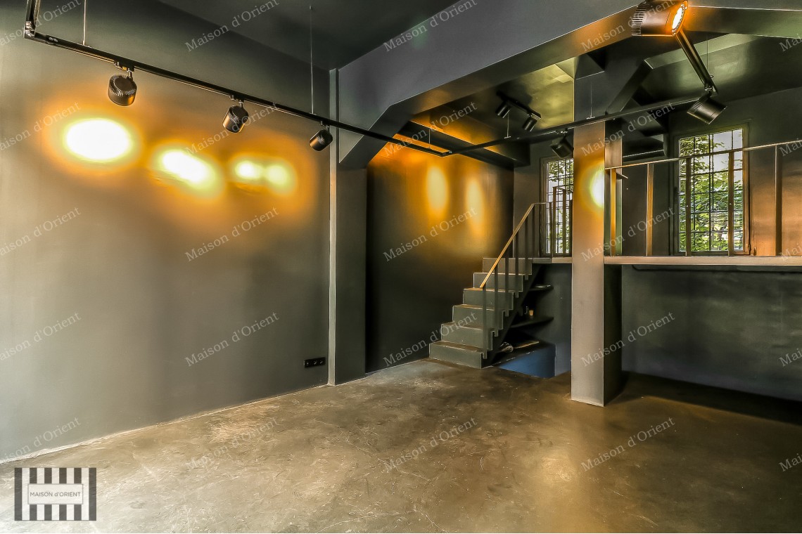 Historical Ojeni Building for Sale in Galata
