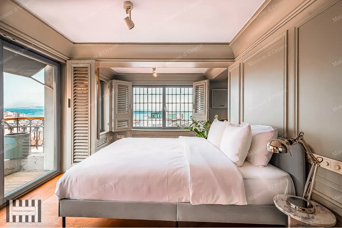 Historical Ojeni Building for Sale in Galata
