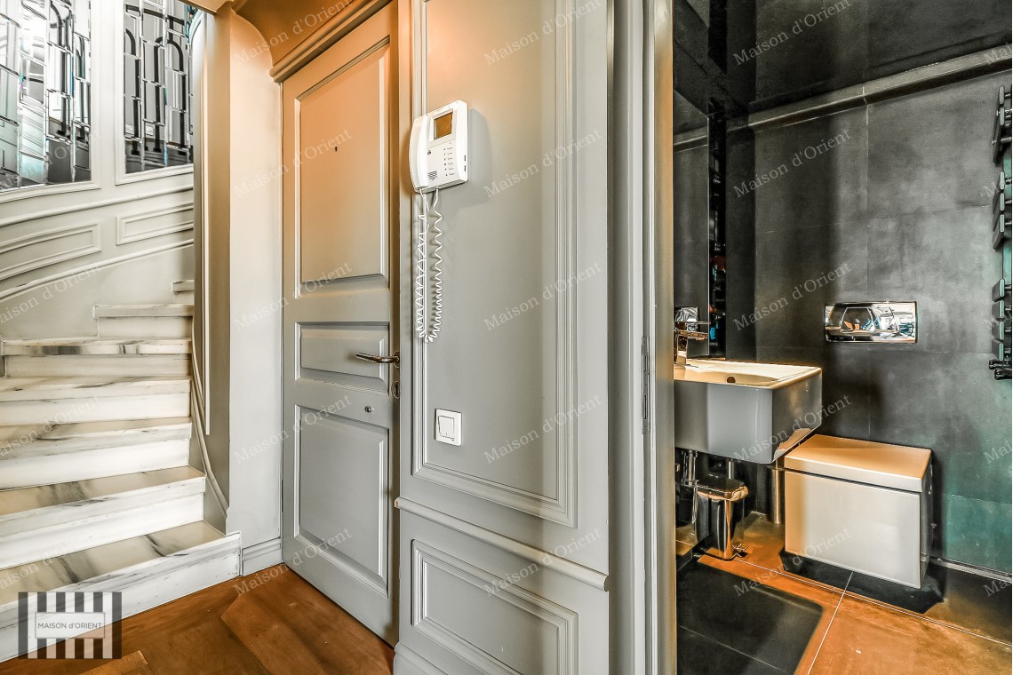 Historical Ojeni Building for Sale in Galata