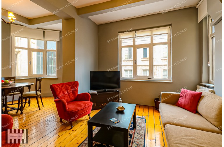 3+1 Apartment for Sale with Airbnb License in Historical Onizetti Apartment