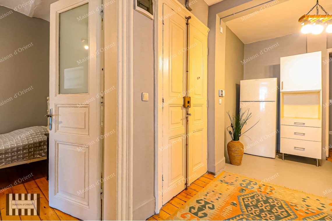 3+1 Apartment for Sale with Airbnb License in Historical Onizetti Apartment