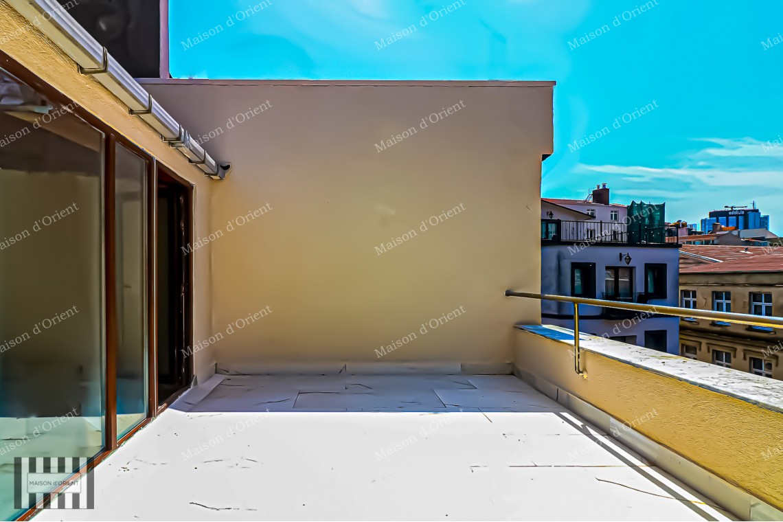 Building for Sale in Beyoğlu Suitable for Tourism and Commercial Projects