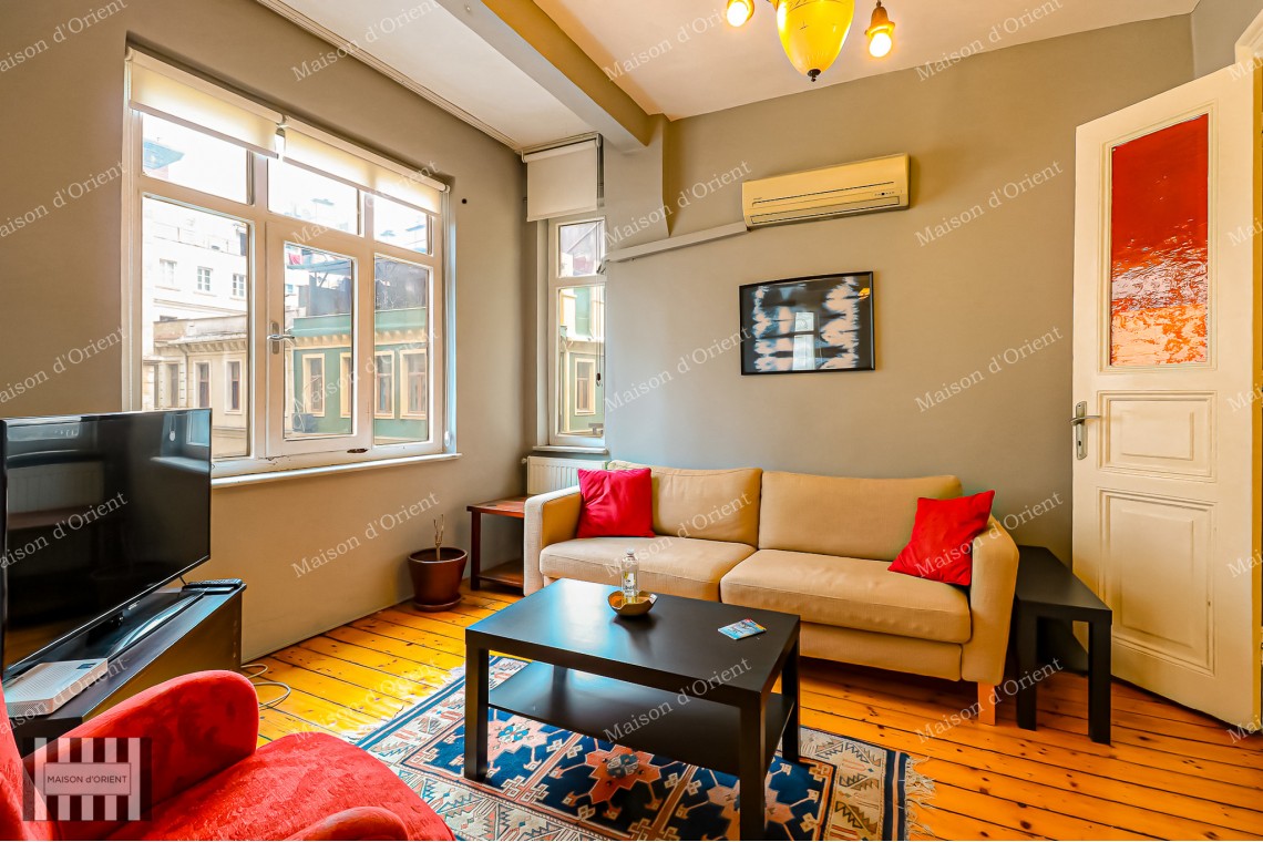 3+1 Apartment for Sale with Airbnb License in Historical Onizetti Apartment