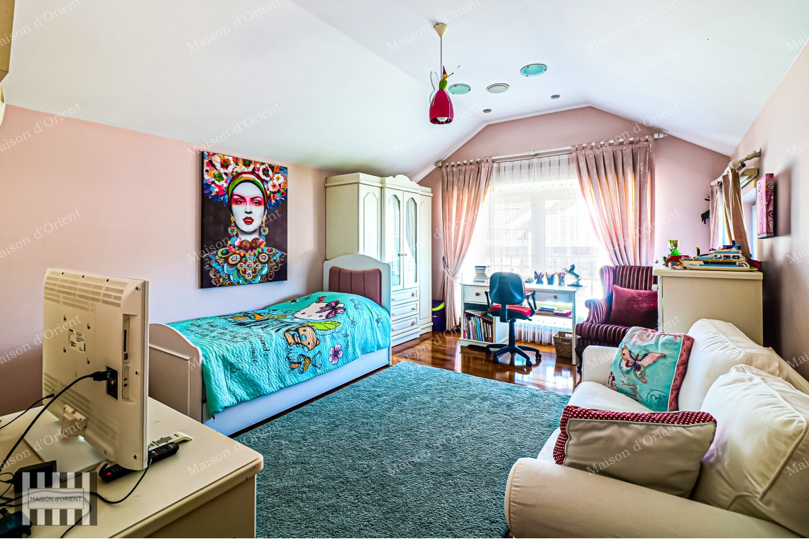 Rental Villa in Zekeriyakoy with 2.300sqm Garden, Semi-Olympic Pool and Sports Complex