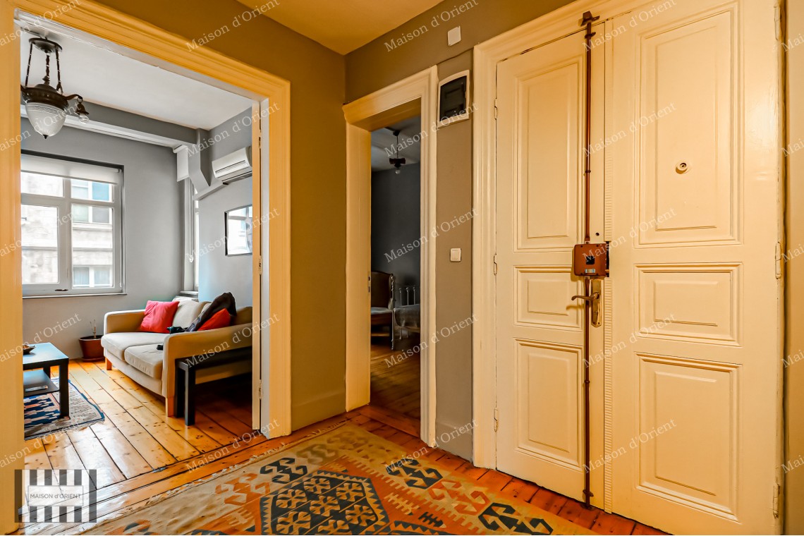 3+1 Apartment for Sale with Airbnb License in Historical Onizetti Apartment