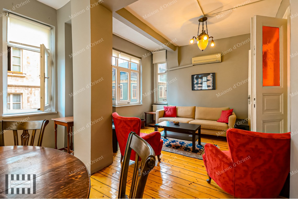 3+1 Apartment for Sale with Airbnb License in Historical Onizetti Apartment