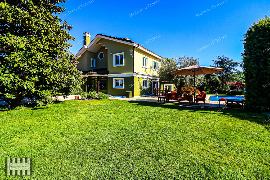 Rental Villa in Zekeriyakoy with 2.300sqm Garden, Semi-Olympic Pool and Sports Complex