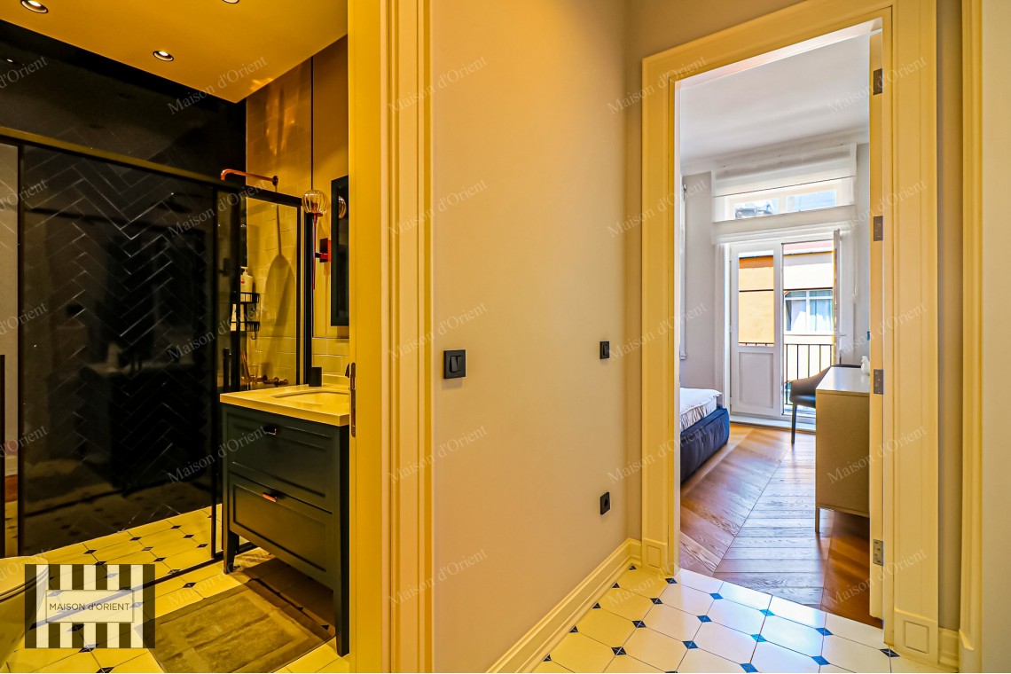 3+1 Flat for Sale in Historical Nar Building, Cihangir