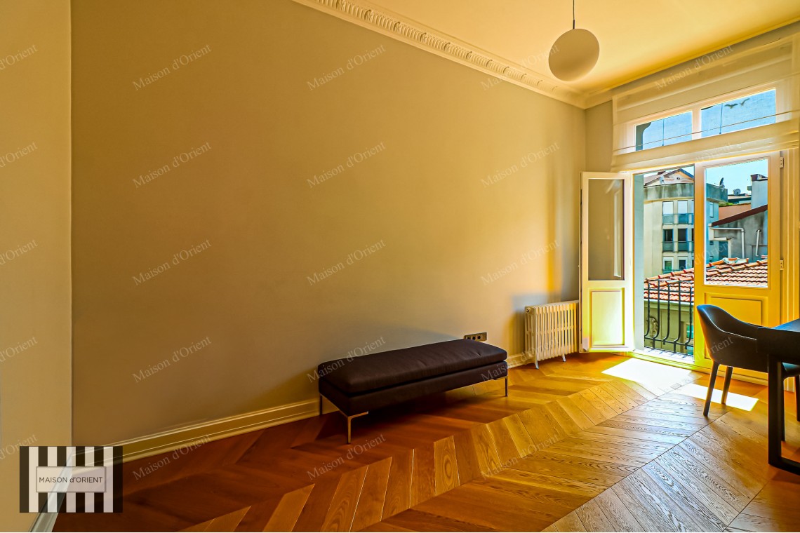 3+1 Flat for Sale in Historical Nar Building, Cihangir