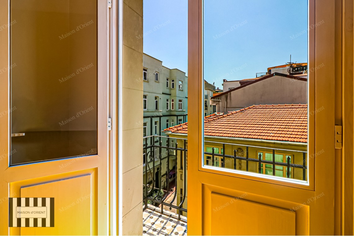 3+1 Flat for Sale in Historical Nar Building, Cihangir