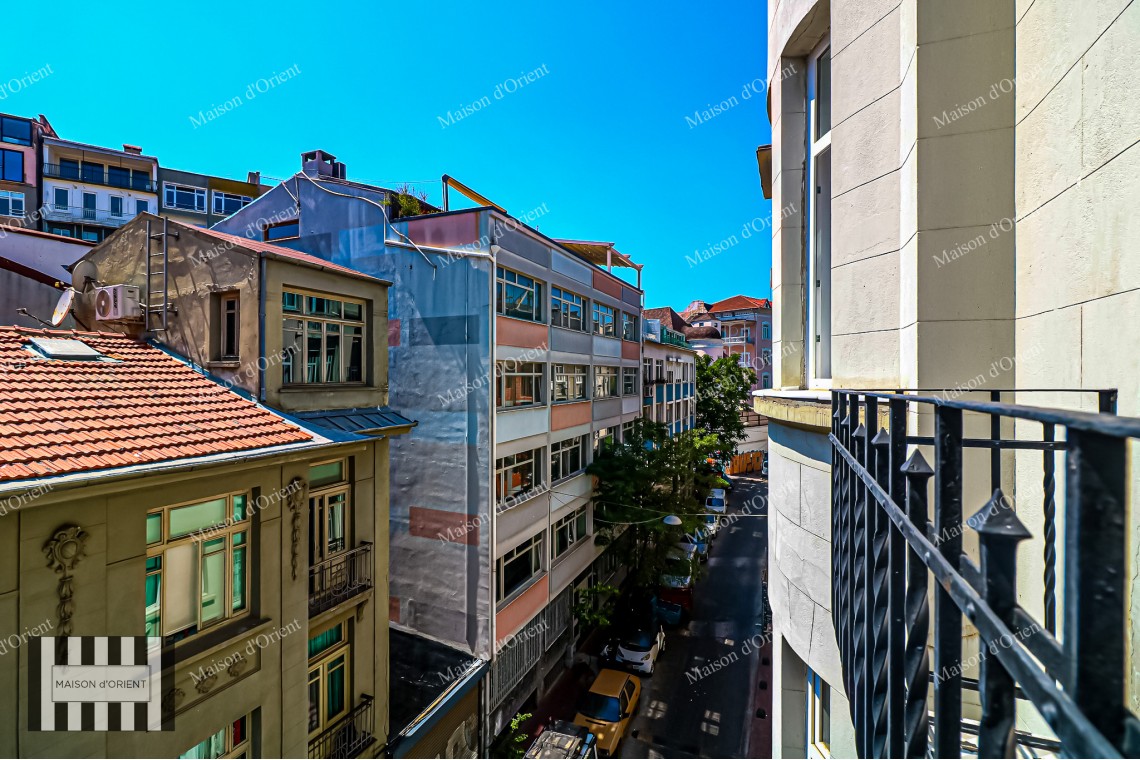 3+1 Flat for Sale in Historical Nar Building, Cihangir