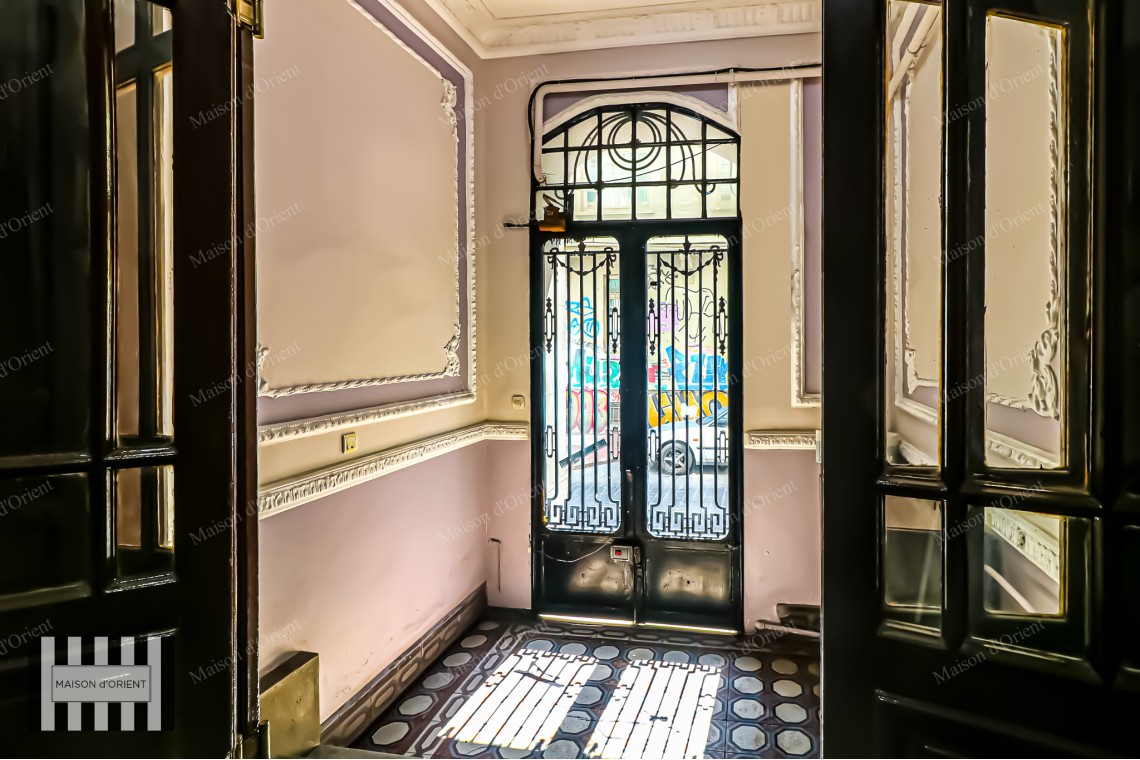 3+1 Flat for Sale in Historical Nar Building, Cihangir