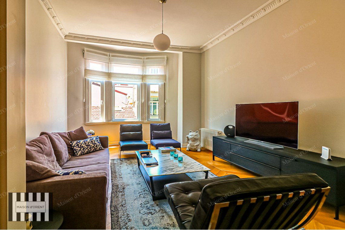 3+1 Flat for Sale in Historical Nar Building, Cihangir